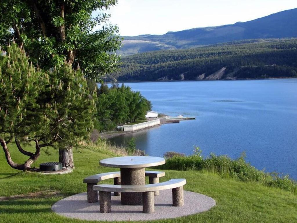 Akiskinook At Windermere Lake - Private Beach Access - New Pool And Hot Tub Now Open! Invermere Exterior foto